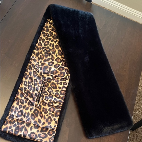 White House Black Market Accessories - Elegant White House Black Market Black Faux Fur Wrap with Leopard Print